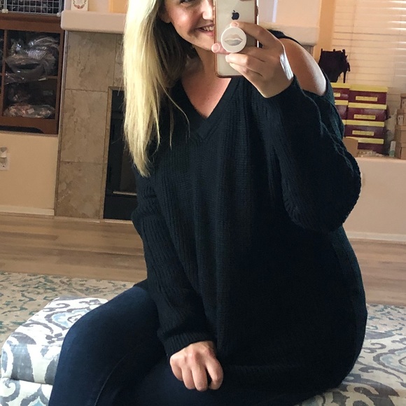 Last 1! M oversized Mustard cold shoulder sweater - Picture 6 of 6